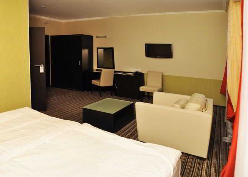 Optima Cherkasy Hotel Exterior photo