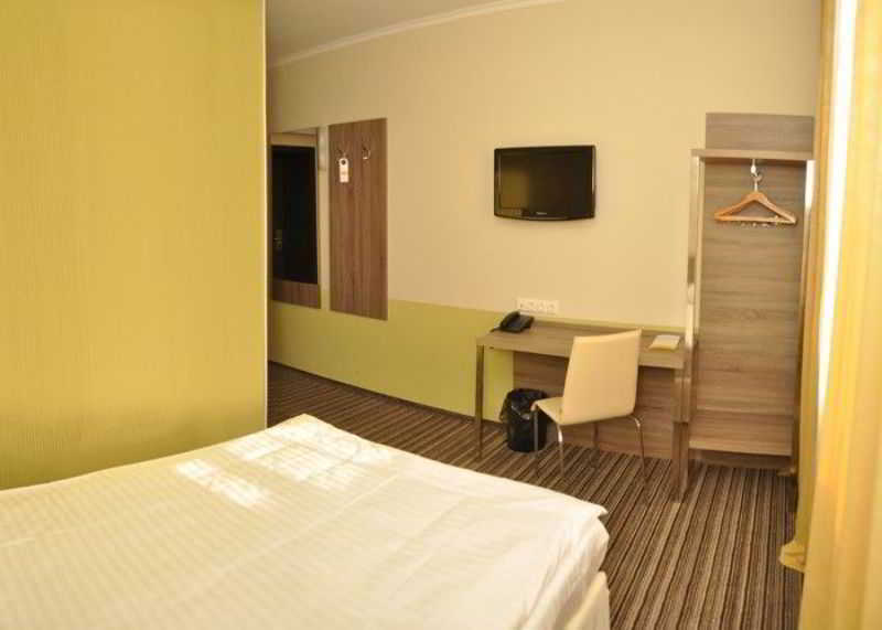 Optima Cherkasy Hotel Exterior photo