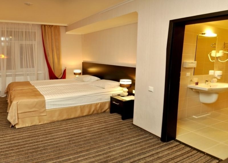 Optima Cherkasy Hotel Exterior photo