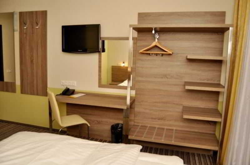 Optima Cherkasy Hotel Exterior photo
