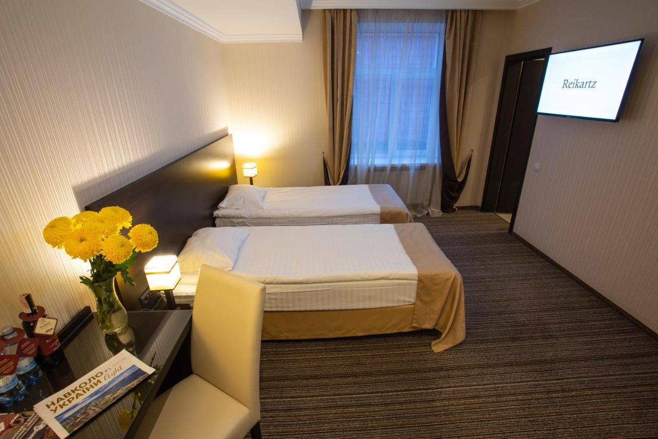 Optima Cherkasy Hotel Exterior photo
