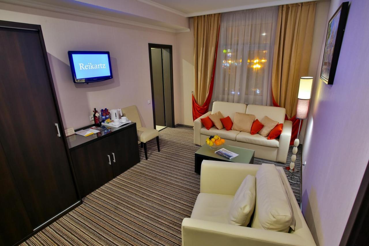 Optima Cherkasy Hotel Exterior photo